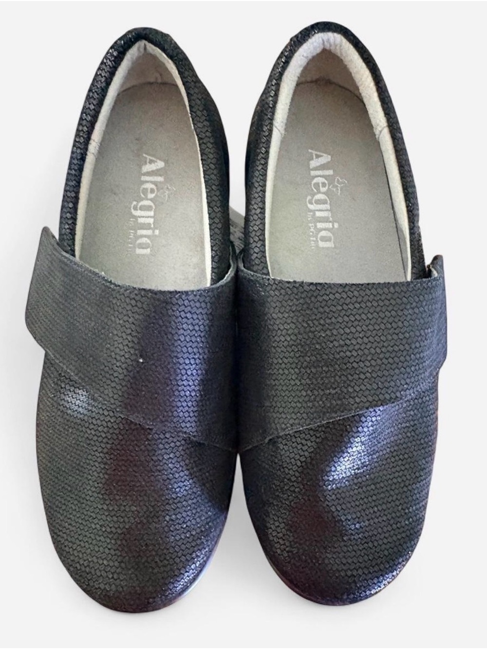 Alegria Men's Black Textured Slip-On Loafers